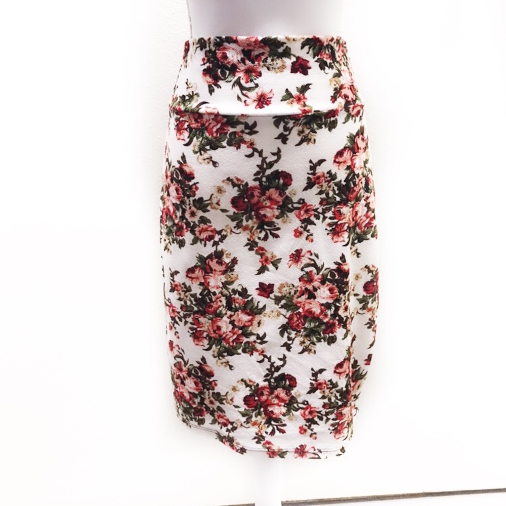 MISS & MISSY USA FLORAL PENCIL SKIRT
